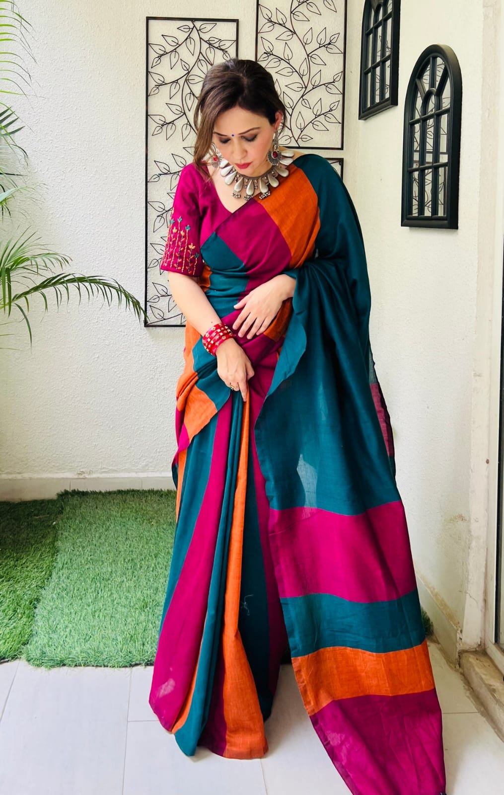 Cotton saari